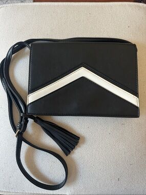 summer & rose Black and White Chevron Crossbody Bag with Tassel